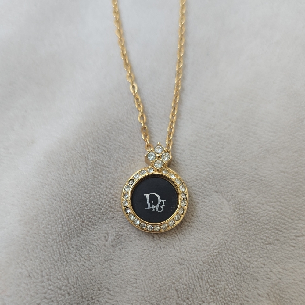Dior Elegant Gold Pendant Vintage Necklace